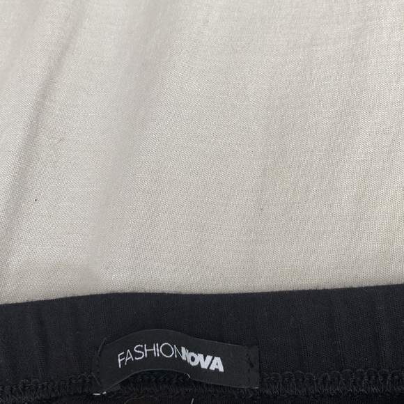 Fashion Nova romper 🖤 - Picture 6 of 9